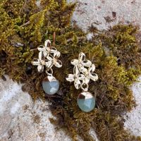Vergoldete Blüten-Ohrringe mit Aventurin-Naturstein