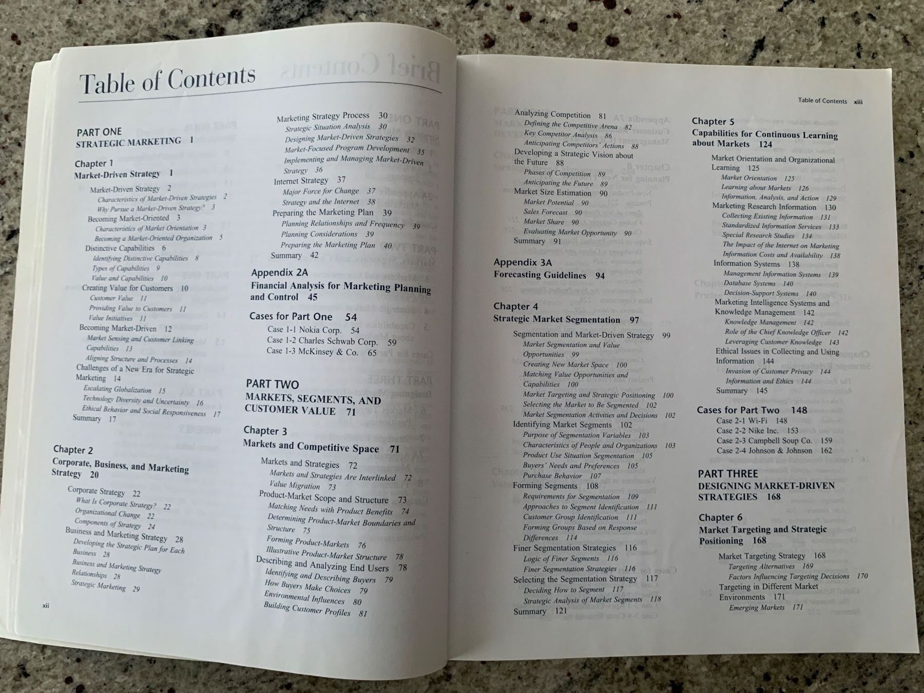 Livres: Book "Strategic Marketing", 8th edition – D'occasion à Genève par sunsustains 4