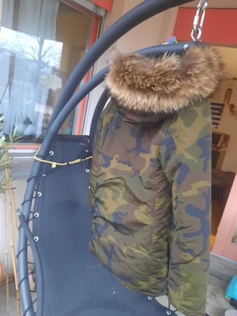 Winterjacke mit Echtpelz, Grösse S, Camouflage Muster