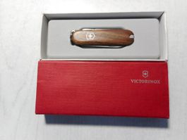 Victorinox  Classic SD Wood  mit Pinzette und Zahnst. ab 1.-
