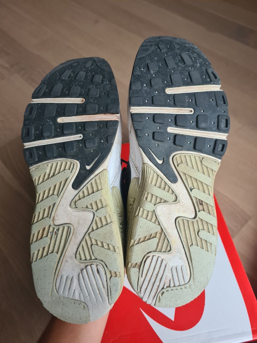 Nike Scarpe da donna: Nike air max 37.5 – Usato da Penthaz venduto da flo_6cvf 3