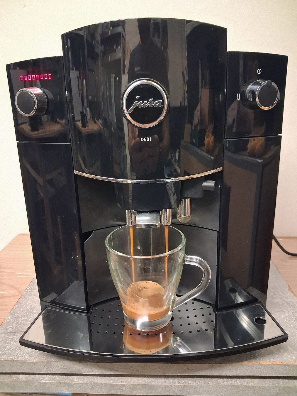 Jura Machines à café & Machines à expresso: Jura D601 – D'occasion à Lyss par Elmot 1