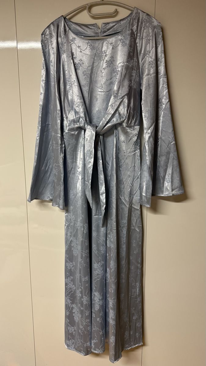 Robes: Festkleid süss gr M – Neuf (Voir description) à Haslen GL par rana04