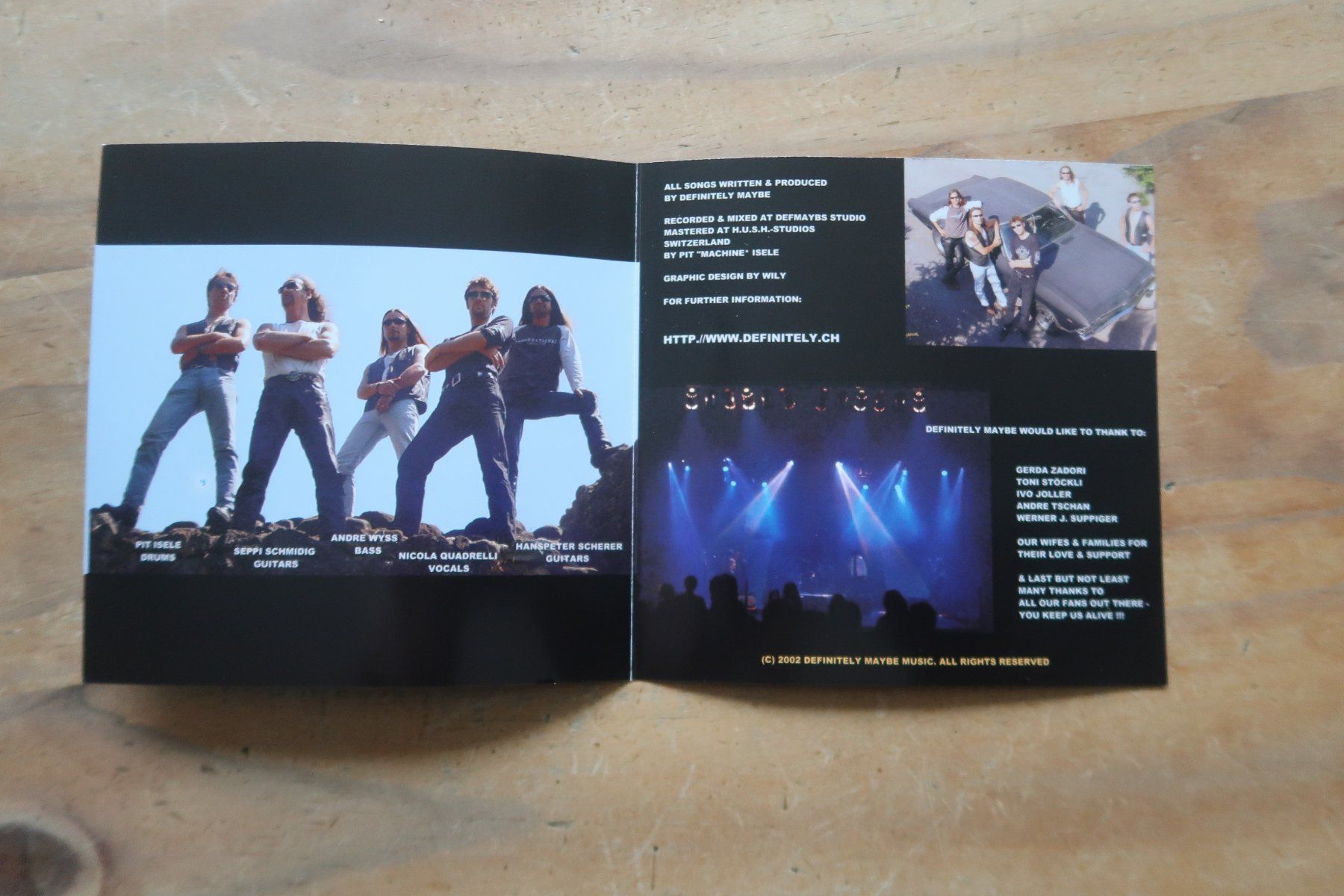 CDs: DEFINITELY MAYBE - PLUG IN & PLAY LOUD - MELODIC ROCK - CD – Gebraucht aus Basel von Patiscat 4
