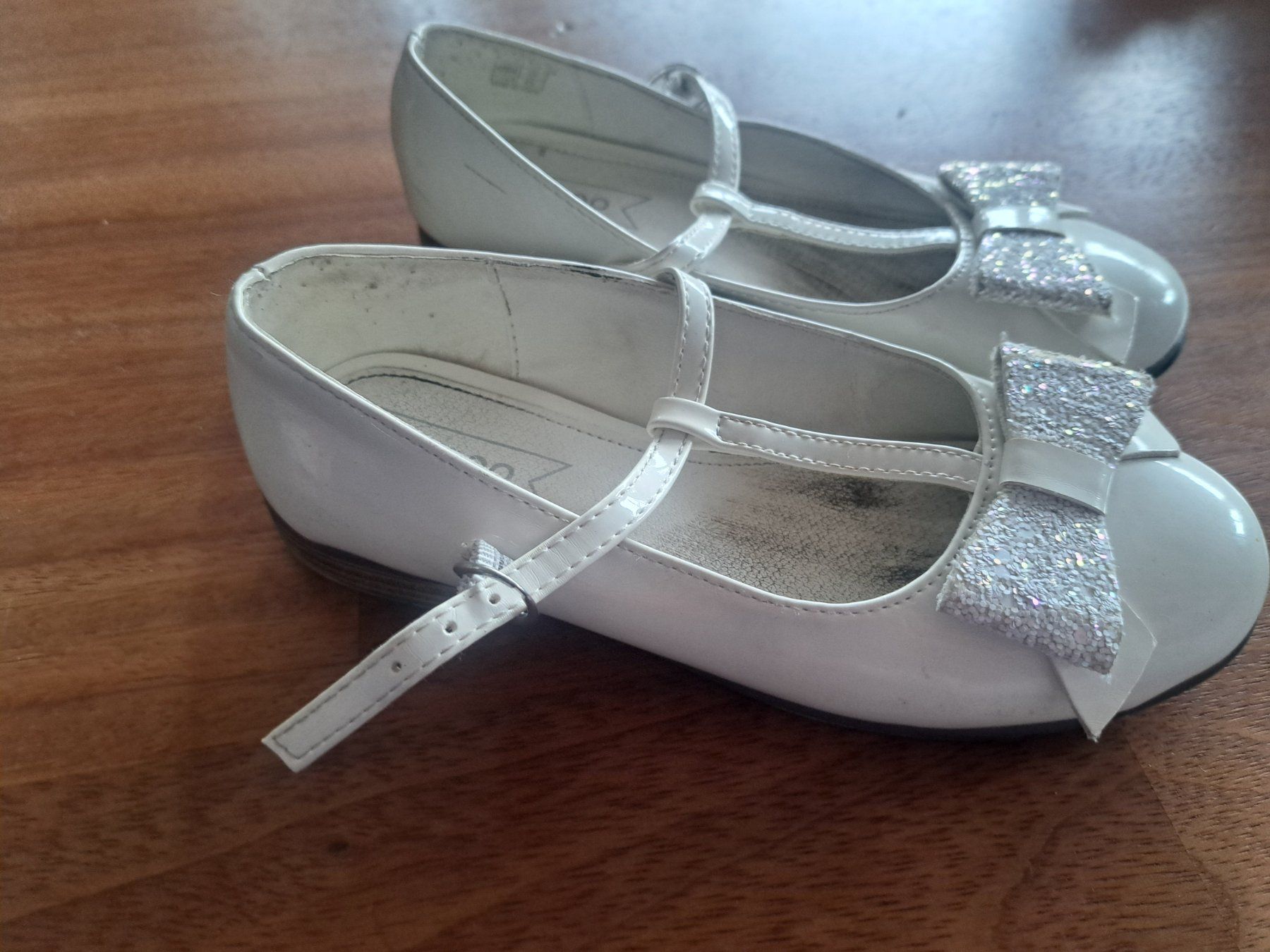 Scarpe per ragazze: Weisse Mädchen Schuhe, Grösse 31, Festlich! – Usato da Thun venduto da SiHoSt 1