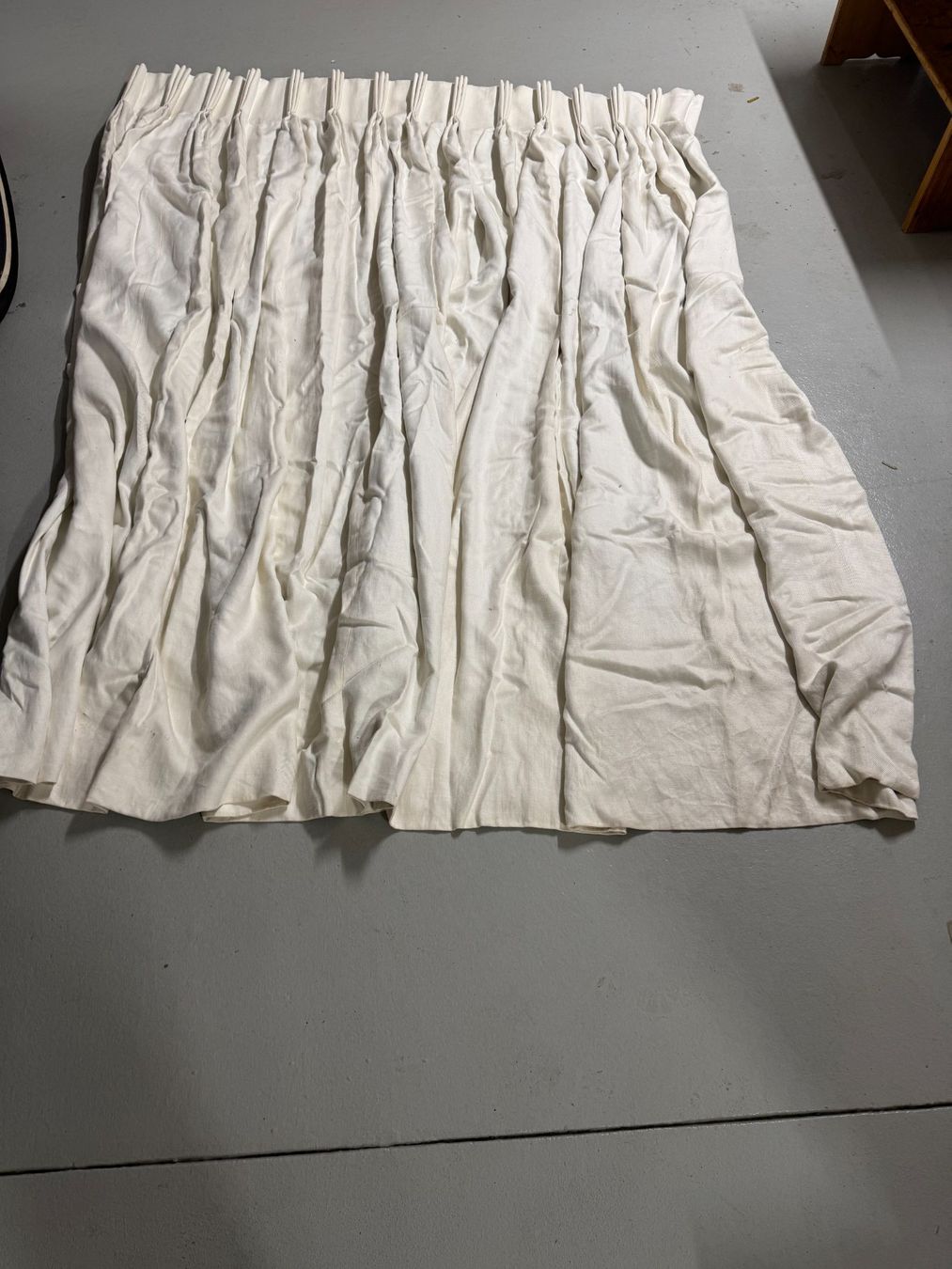 Tende: elegant off-white pleated curtain panel – Usato da Oeschseite venduto da -Luxury-On-Line- 1