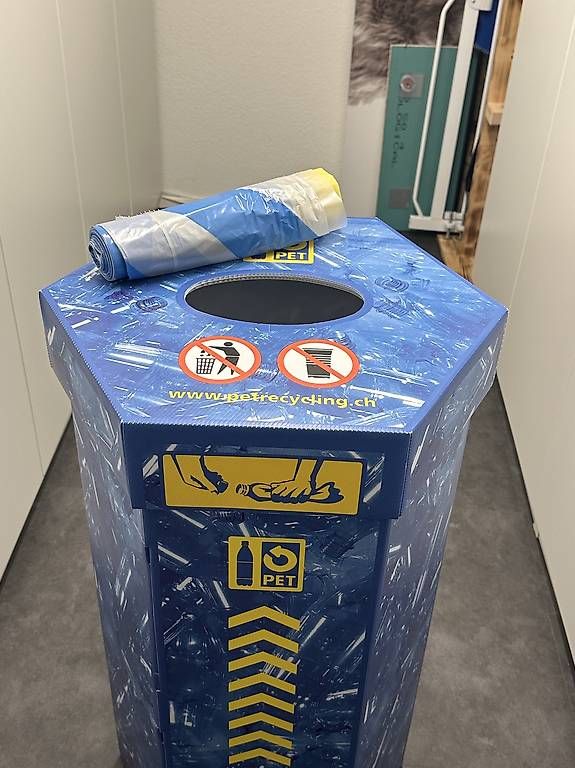 Cestini per rifiuti: PET-Entsorgungsbox 110 Liter – Usato da Rudolfstetten venduto da Psputnik 1