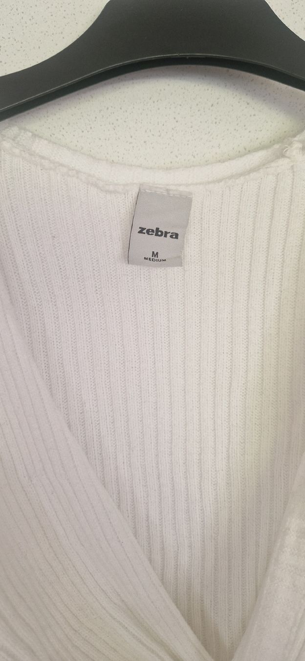 Top: Top blanc style laine taille M, noué devant – Nuovo (secondo la descrizione) da Versoix venduto da aline_b 3