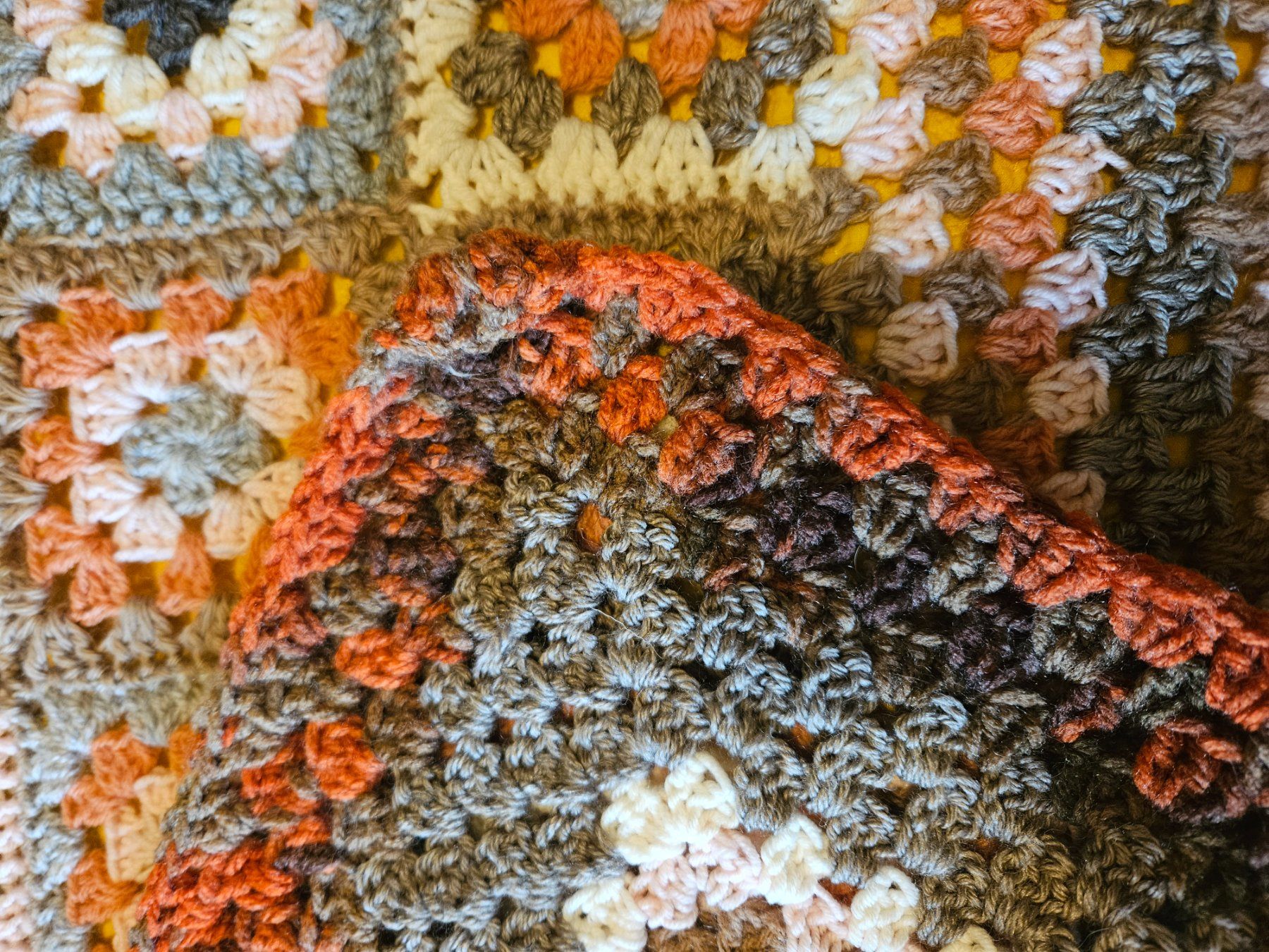 Coperte: Couverture naissance crochet fait main granny patch – Nuovo e nell'imballaggio originale da Thônex venduto da lacomtessedesfees 5