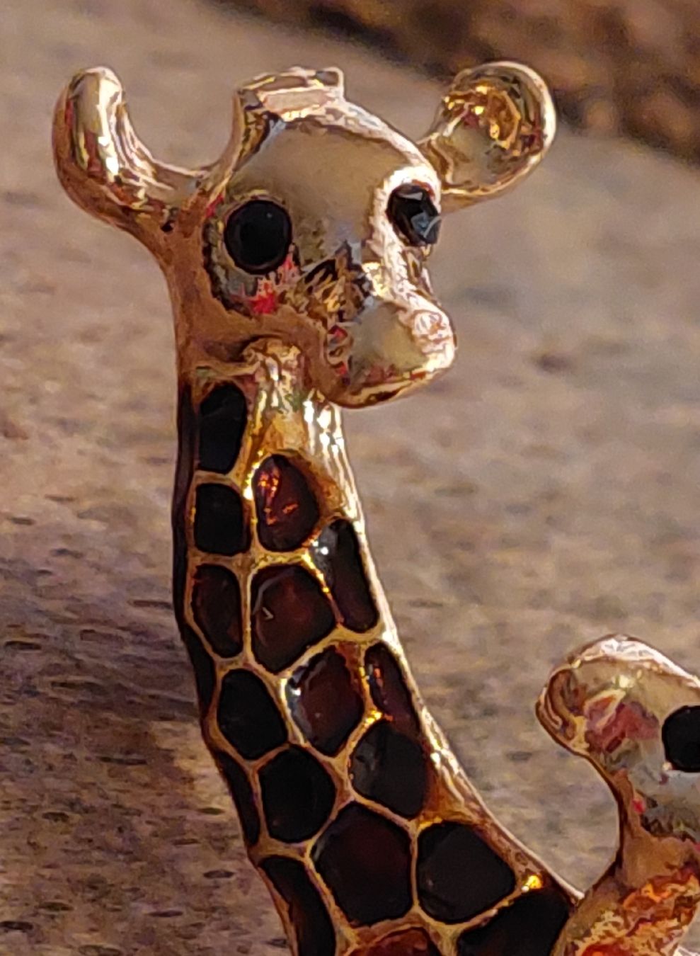 Spille & Fermagli: Brosche mit Giraffe - goldfarben – Nuovo (secondo la descrizione) da Oberwil BL venduto da Kukkaniitty 1