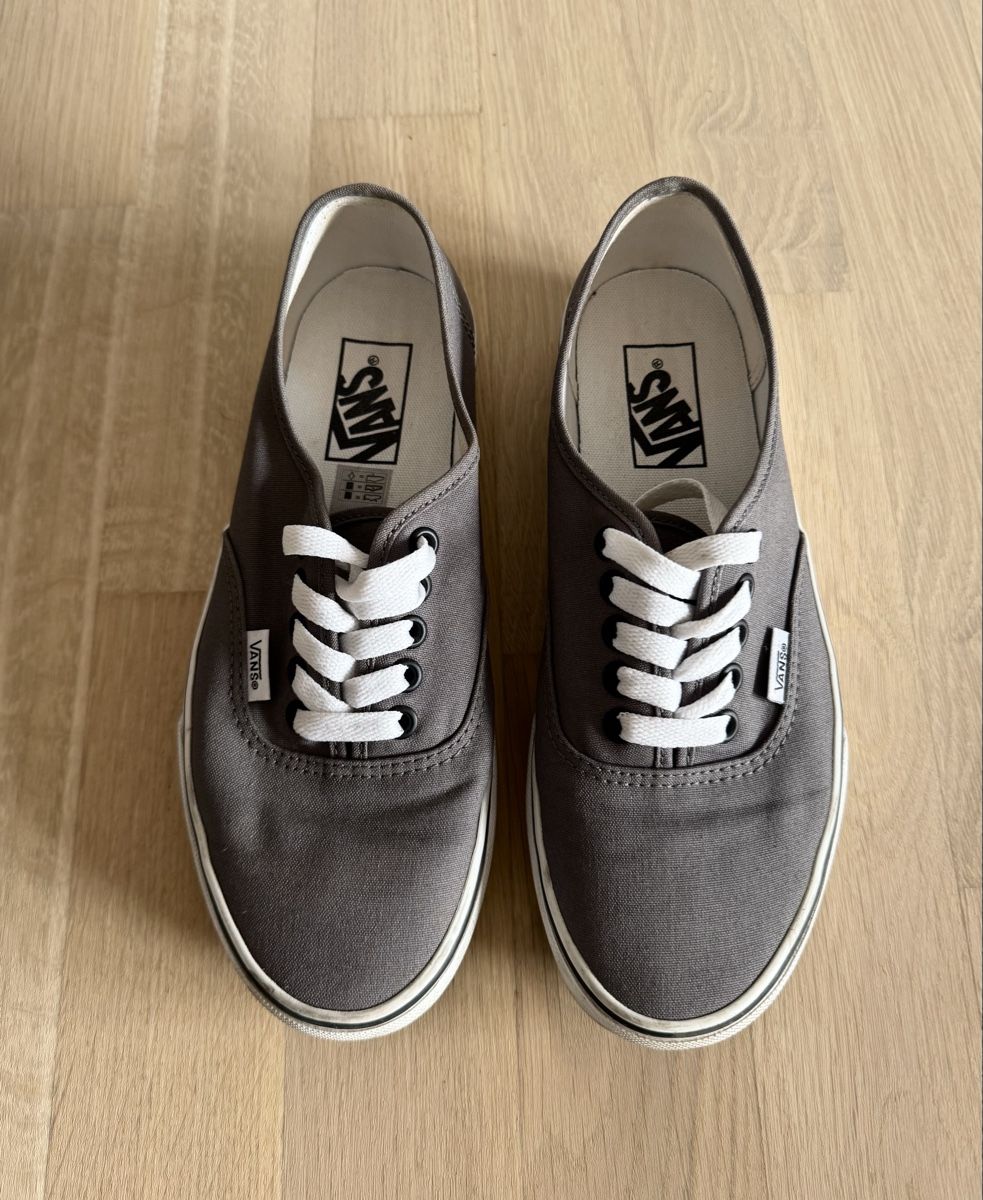 Vans Herrenschuhe: VANS Authentic - 38.5, unisex – Gebraucht aus Zürich von collins9_kate1