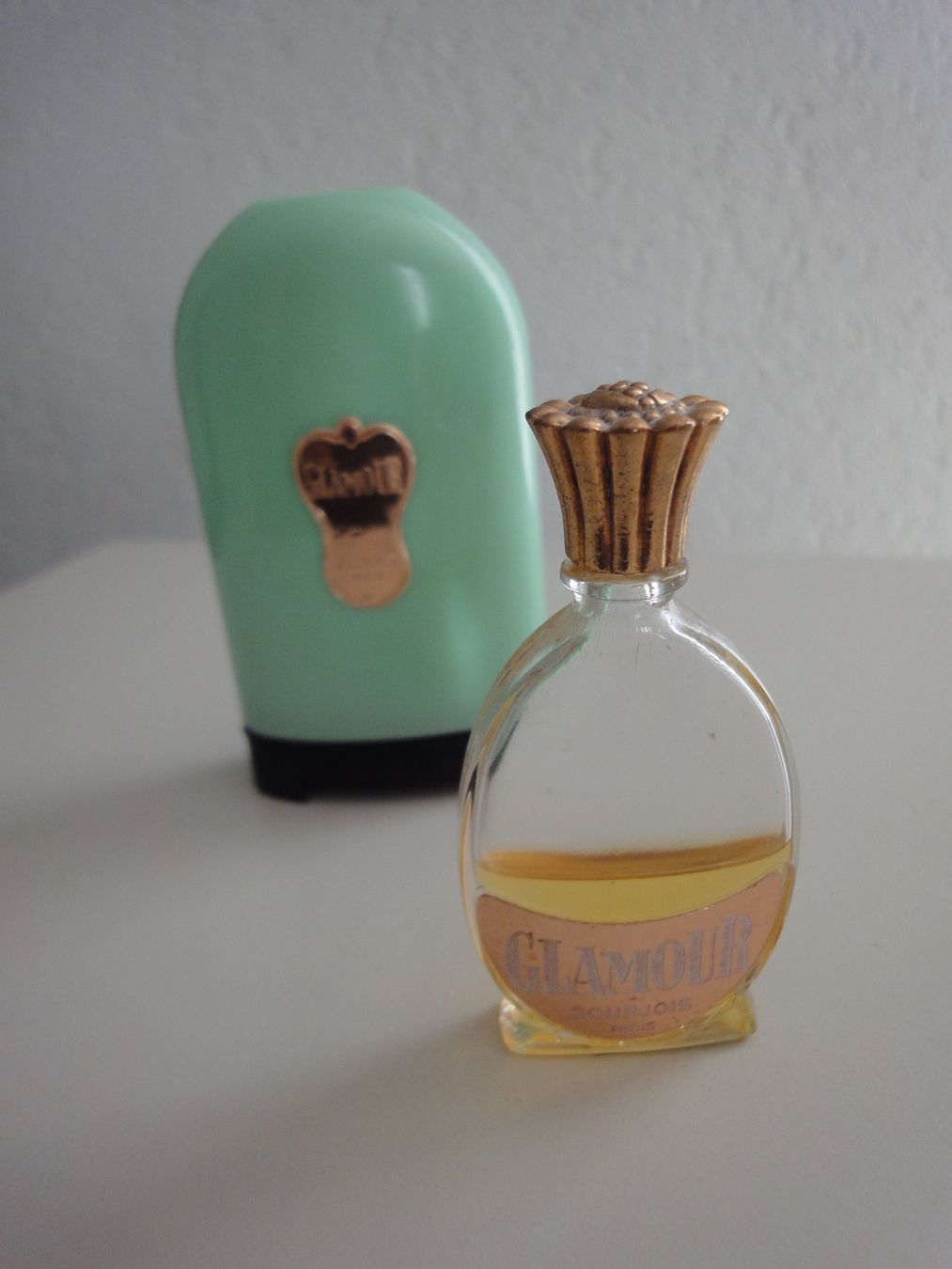 Profumi & Eau de Toilette: GLAMOUR de Bourjois, Eau de parfum 7,5ml - Vintage 1953 – Usato da Biel/Bienne venduto da 07helios032 1