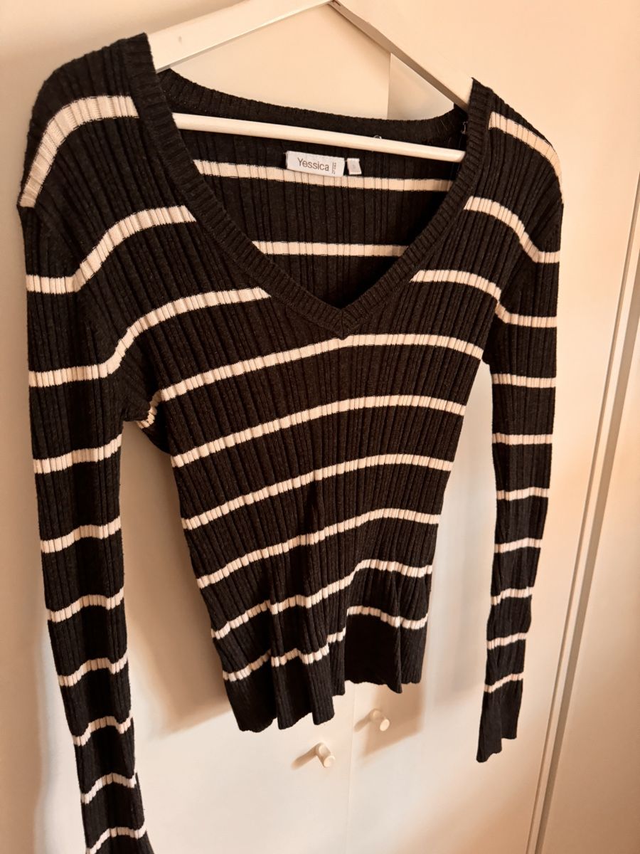 C&A Maglioni & Felpe: Schwarz-weiss gestreifter Pulli S C&A – Nuovo (secondo la descrizione) da Richterswil venduto da Manu55555 1