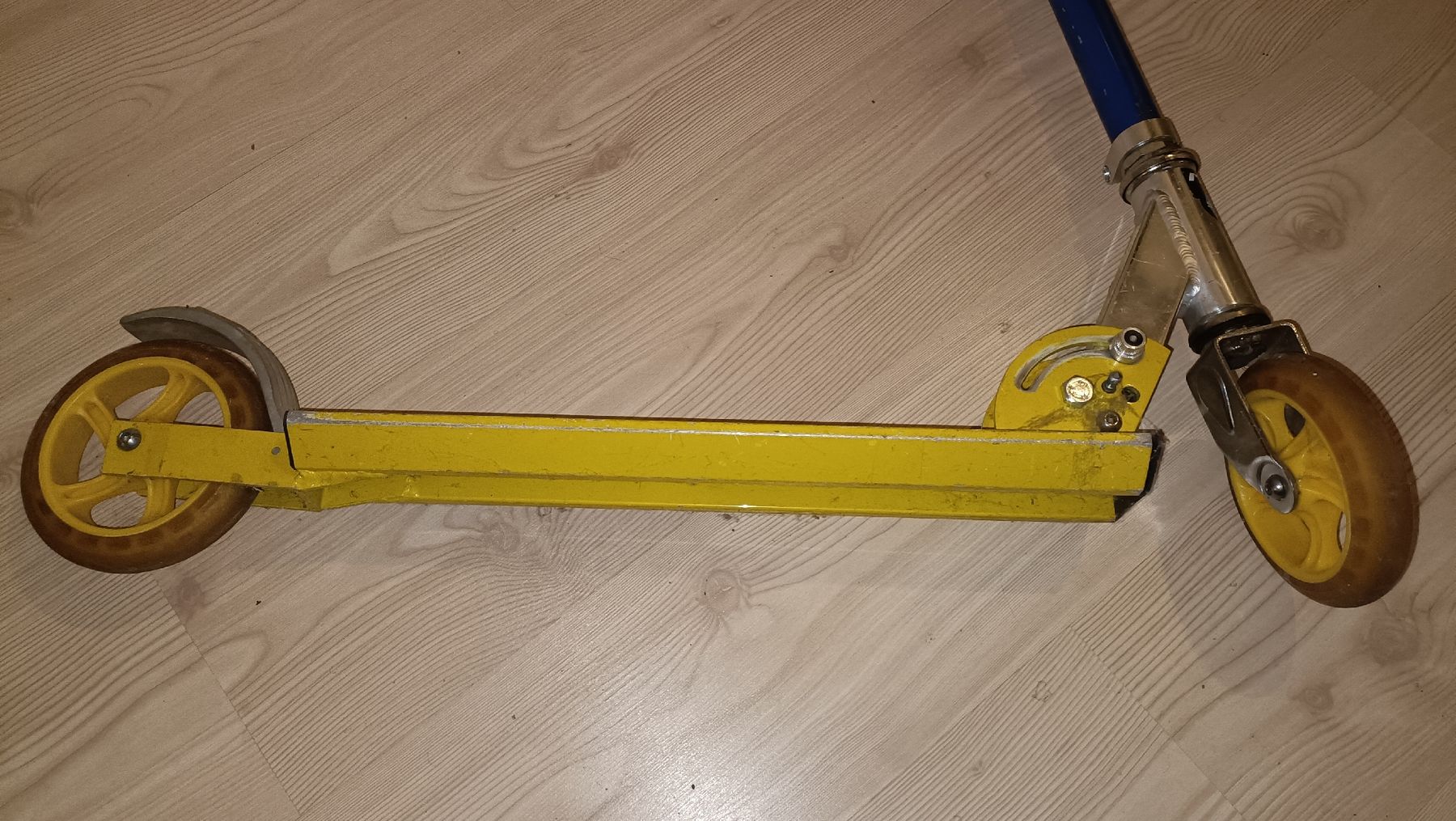 Véhicules pour enfants: Trottinette  – D'occasion à Glovelier par rus_jk5v 4