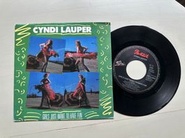 CYNDI LAUPER tolle Single Girls just wanna Kult 80's UK Top