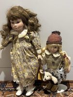 Zwei antike Porzellanpuppen im Vintage-Kleid, Sammlerstücke