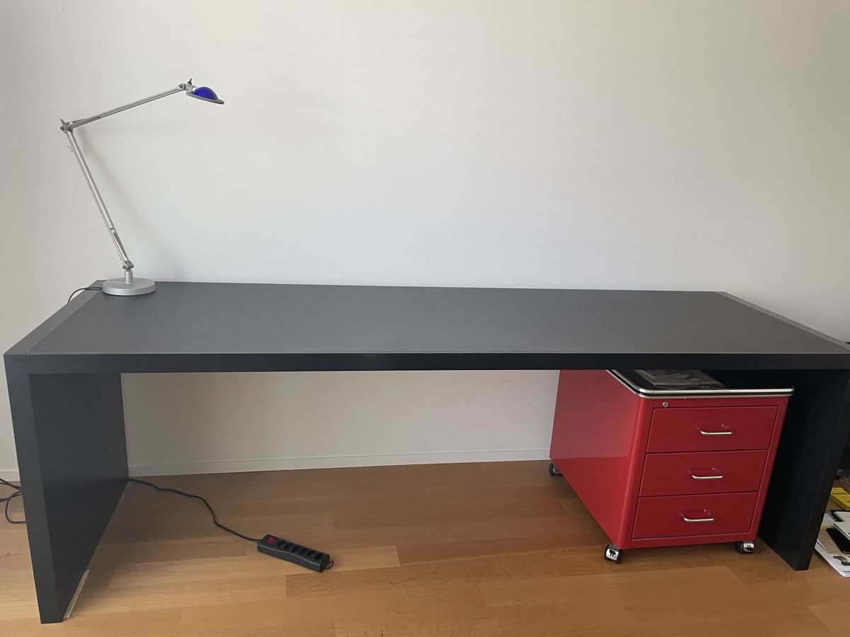 Bureaux: Schwarzer Schreibtisch  – D'occasion à Luzern par livbu 2