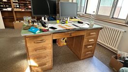Bürotisch Holz mit Auszügen und Schubladen Abholen 4056