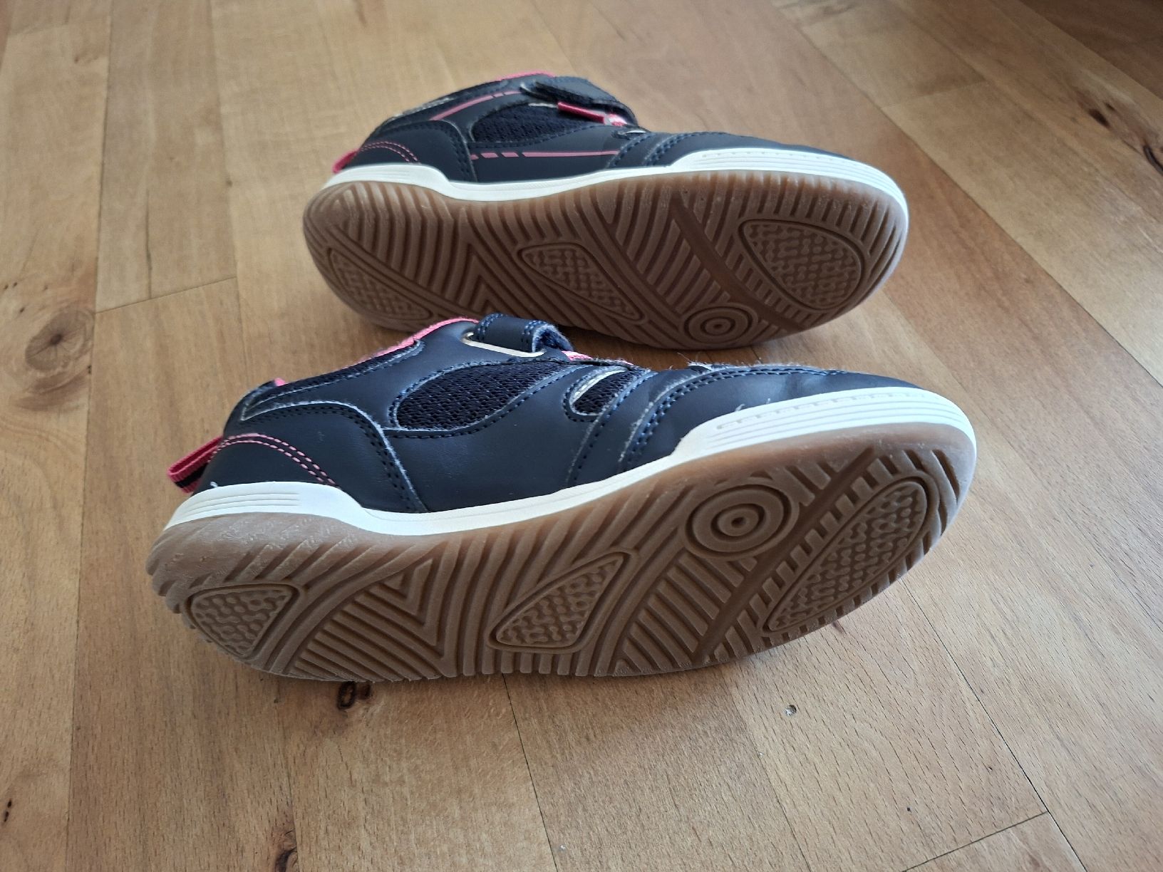 Schuhe für Mädchen: Hallenschuhe Vty Mädchen Grösse 32 – Gebraucht aus Aadorf von Hupfgump 1