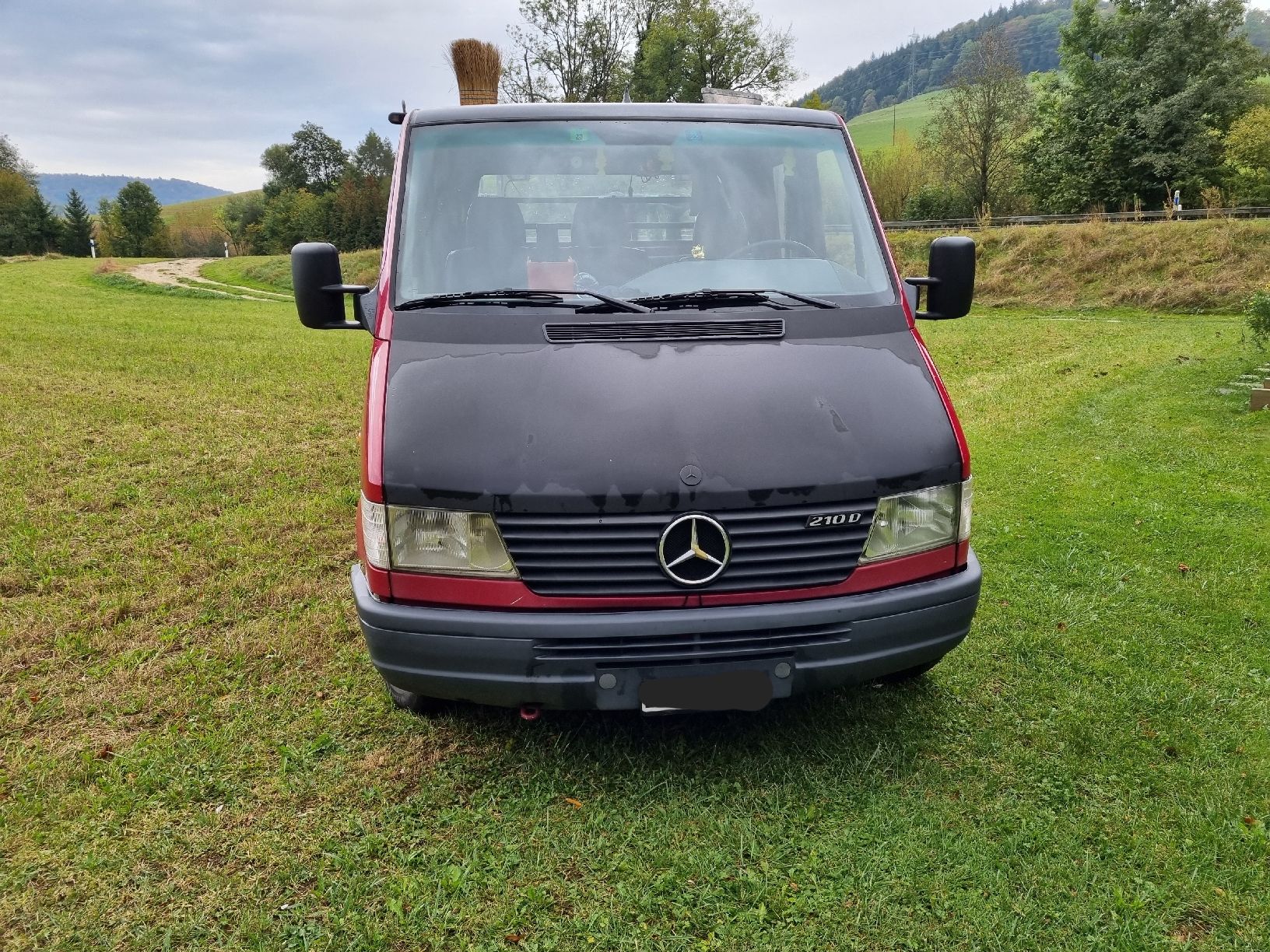 Mercedes-Benz Nutzfahrzeuge: Mercedes Benz 210 D – Gebraucht aus Ormalingen von  1