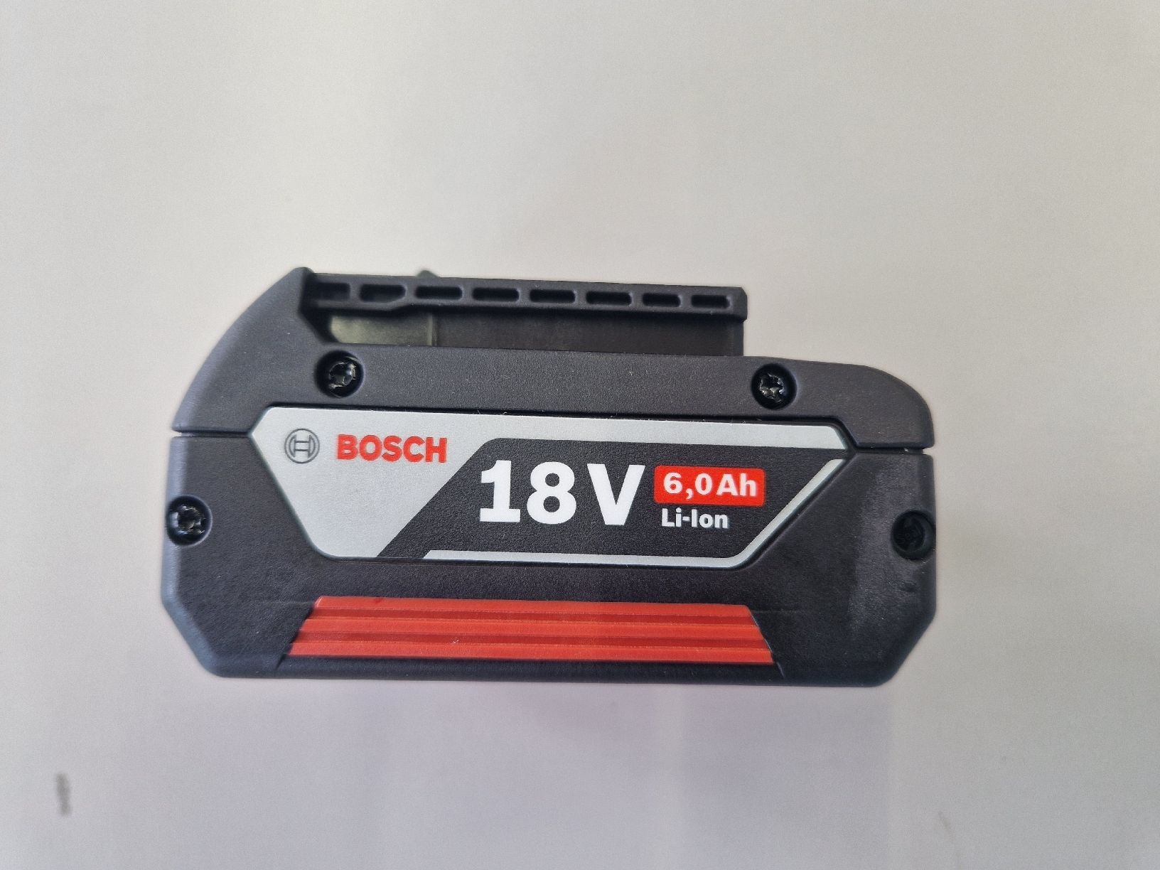 Bosch Caricatori & Batterie: Bosch Akku 18V, 6.0 Ah  – Nuovo (secondo la descrizione) da Frauenfeld venduto da Capecorse