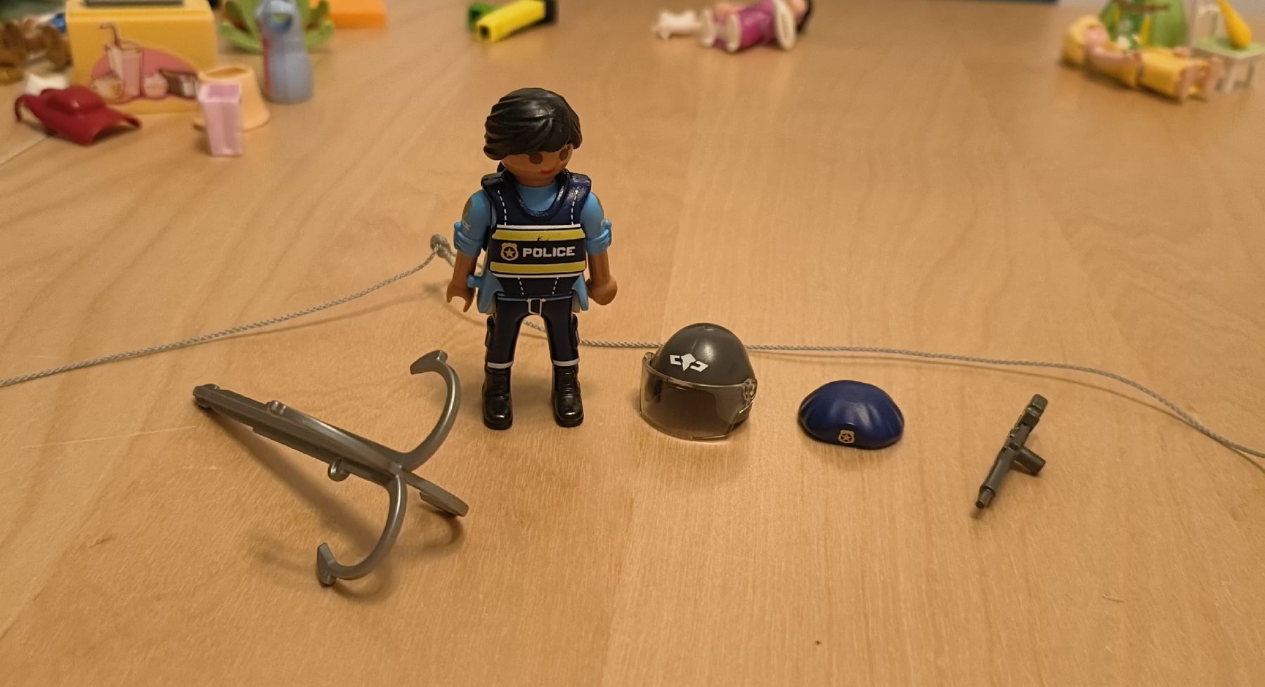 Playmobil Spielzeuge: Playmobil Figur Polizei Mit Zubehör – Gebraucht aus Zürich von Pryter