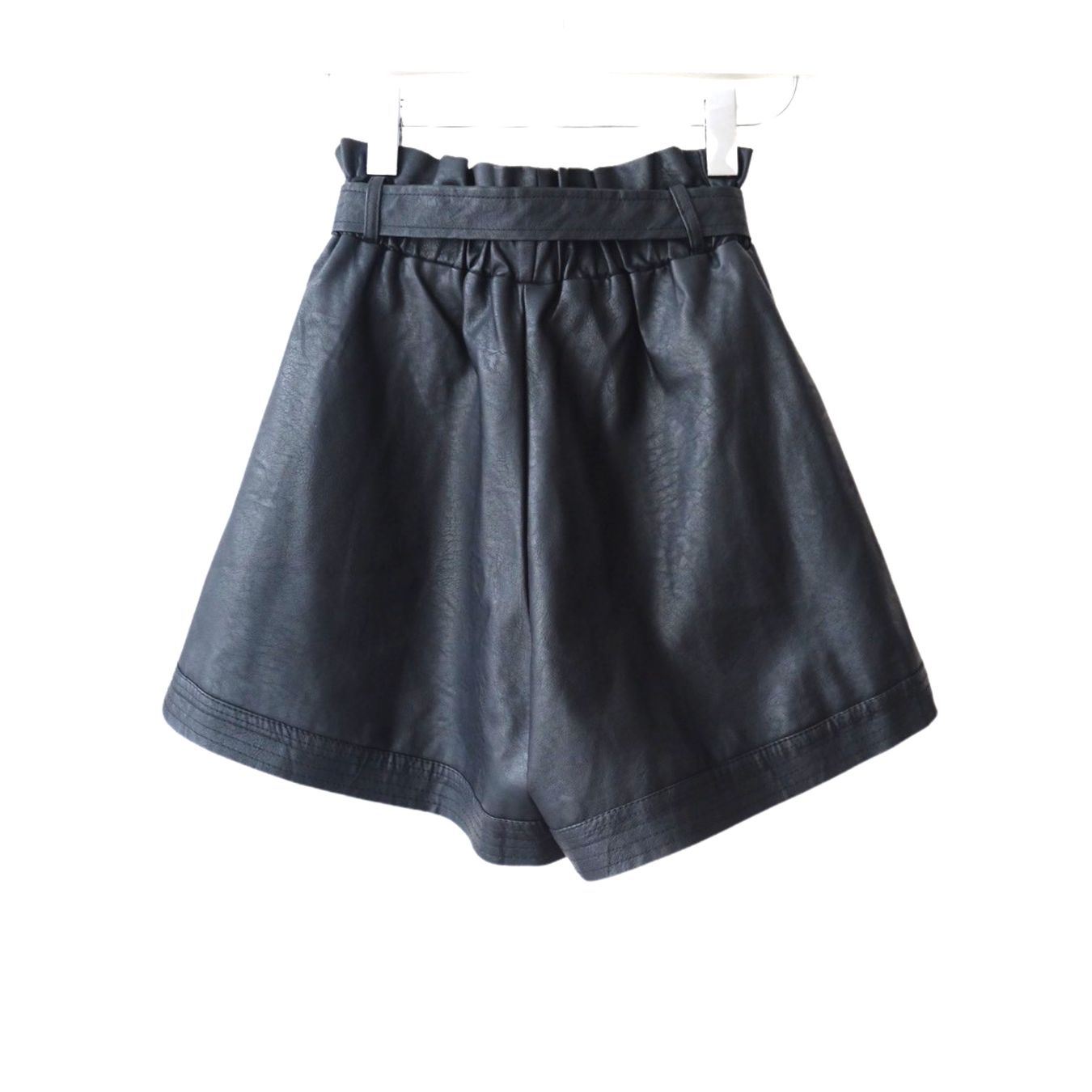 Pantaloni: SHORTS aus Kunstleder  - neu - – Nuovo (secondo la descrizione) da Jona venduto da vanessasupermarket20 6