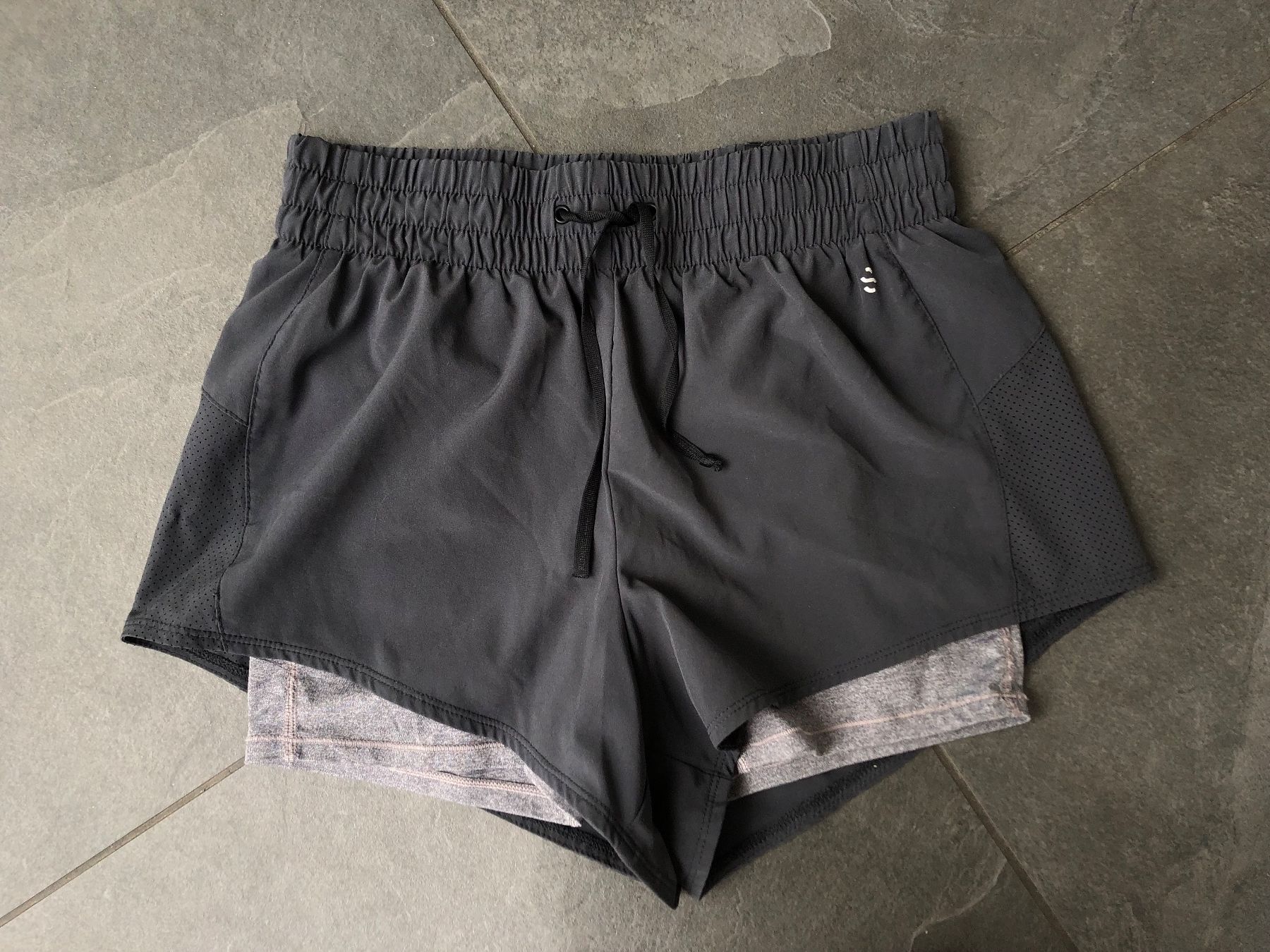 H&M Hosen: Sport Shorts – Gebraucht aus Solothurn von alinamaeva