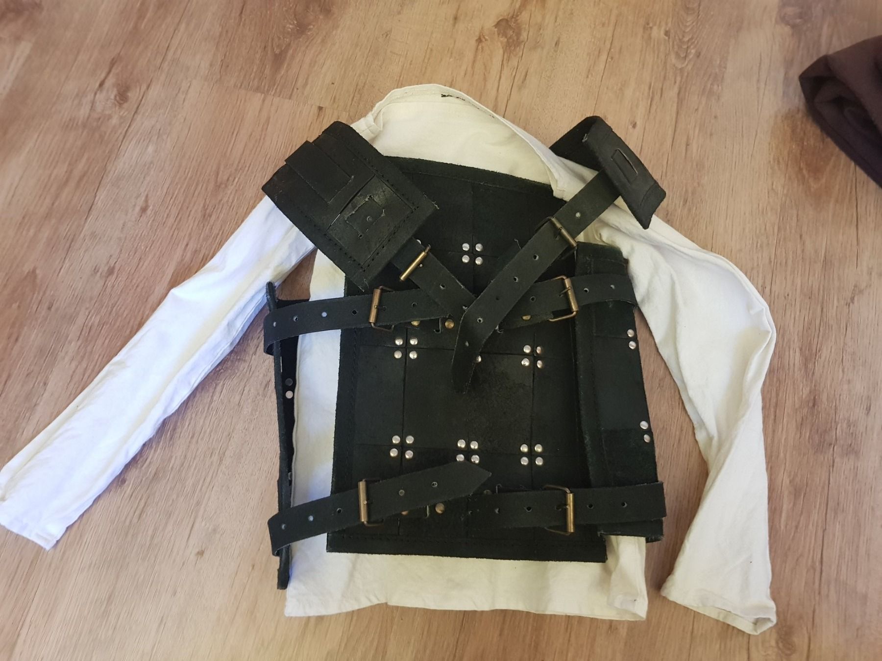 Costumi: Mittelalter, Kostüm Junge, Ritter, Lederrüstung – Usato da Trachslau venduto da Suslae 3