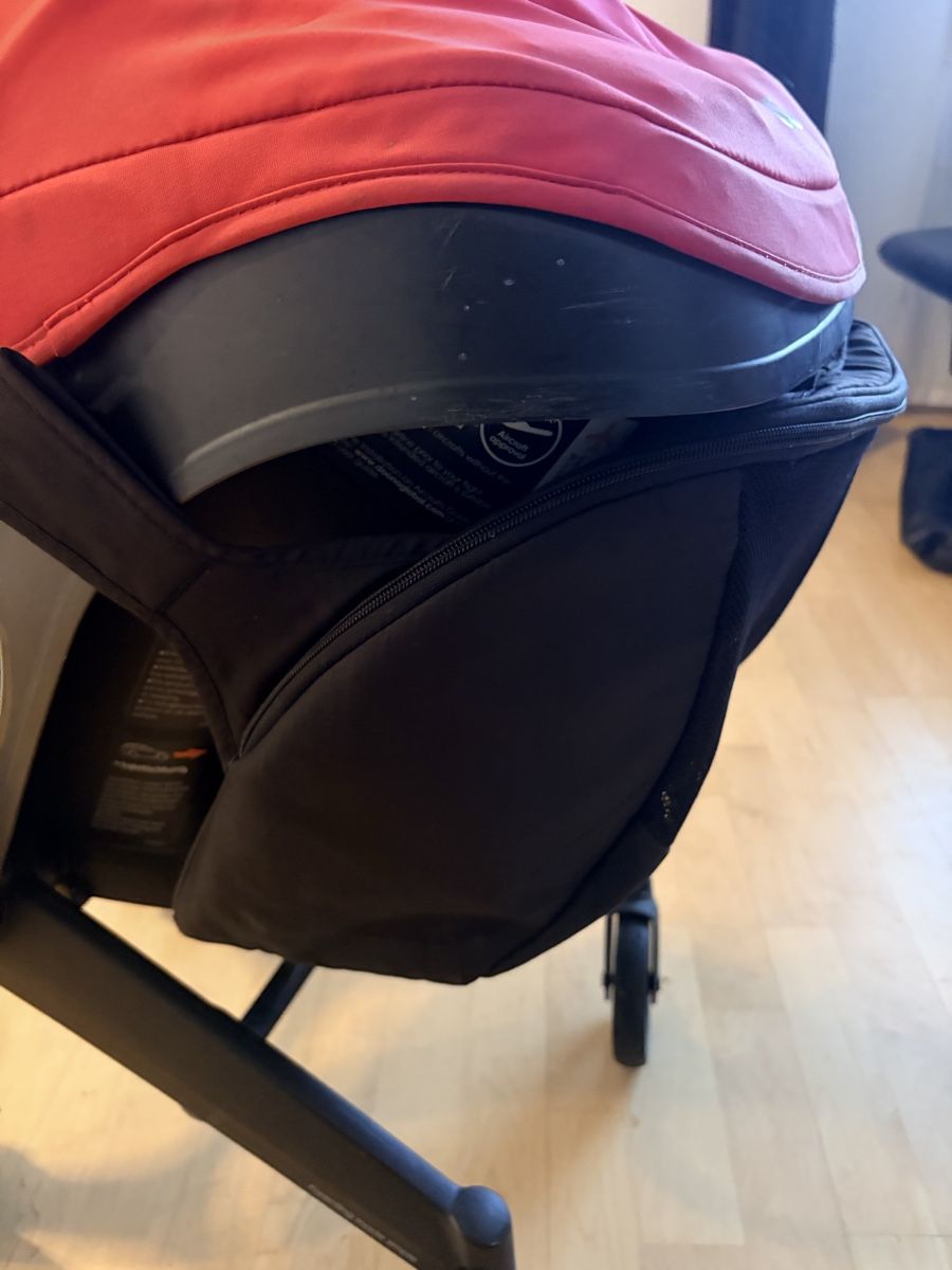 Doona Sièges auto: Doona Kinderautositz mit Gestell guter Zustand – D'occasion à Inwil par Mira32 2