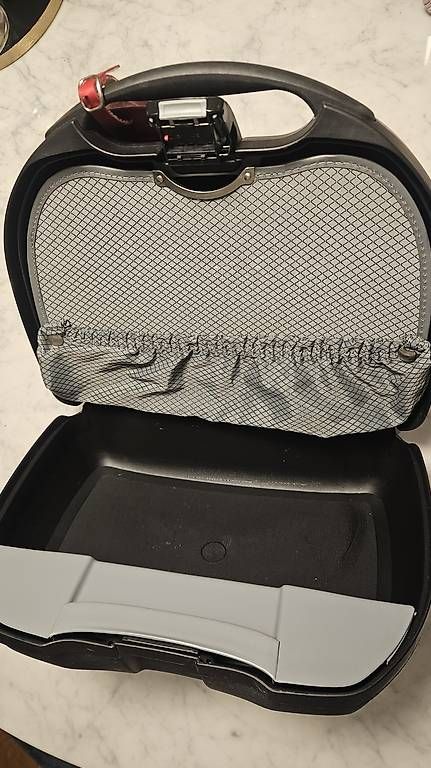 Trousses de maquillage: Reise Beauty Case Hartschale – D'occasion à Kilchberg ZH par l00_dt6r 2