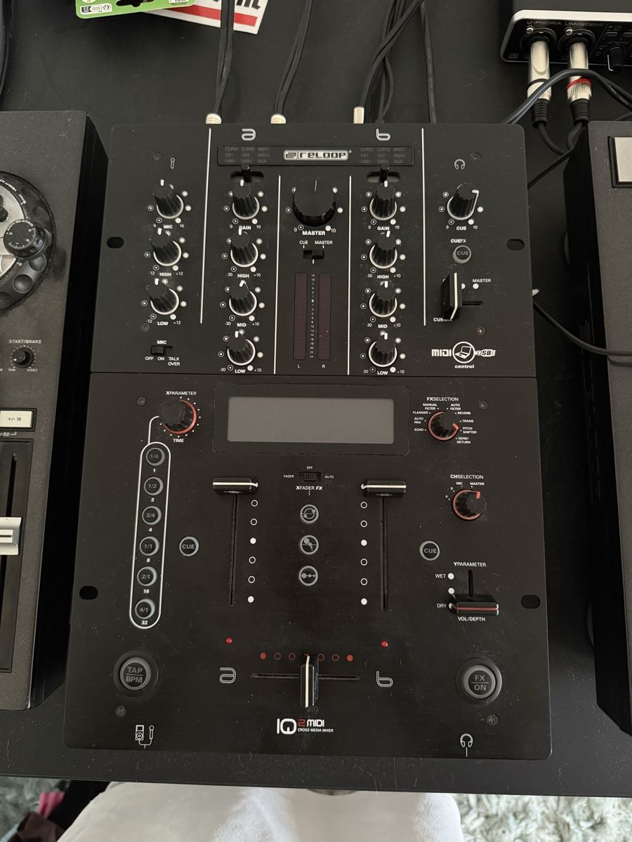 Reloop Console di mixaggio: Reloop IQ 2 MIDI  – Usato da Stäfa venduto da roskoten