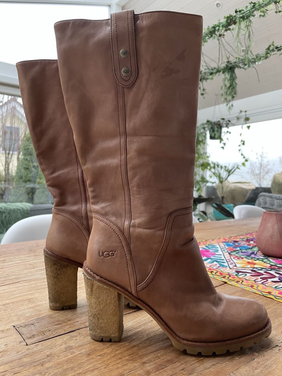 Ugg Scarpe da donna: Sehr schöne UGG Stiefel – Usato da Niederweningen venduto da cactusina