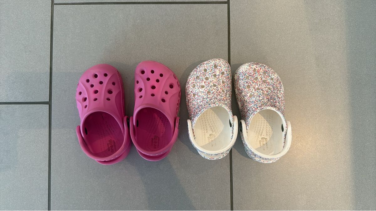 Schuhe für Jungen: 2 Paar Crocs Kinder – Gebraucht aus Bremgarten AG von baby-yoda