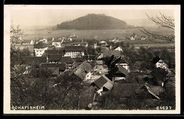 Schafisheim, Teilansicht mit Strassenpar