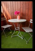 Charmanter Bistrotisch mit Granitplatte (rund)