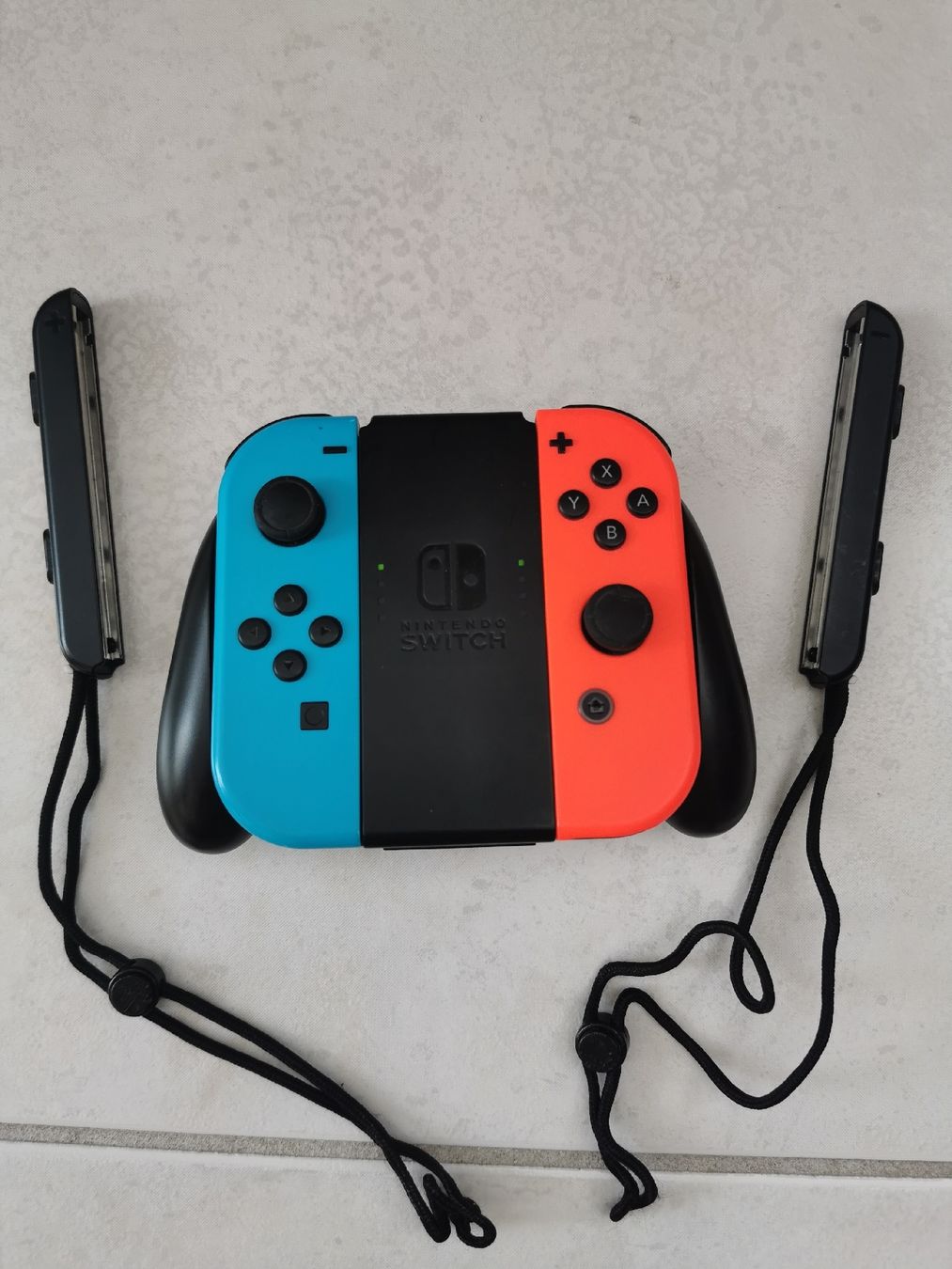 Nintendo Manettes: Nintendo Switch Joy Con Controller Set – D'occasion à Brunnen par JJaime