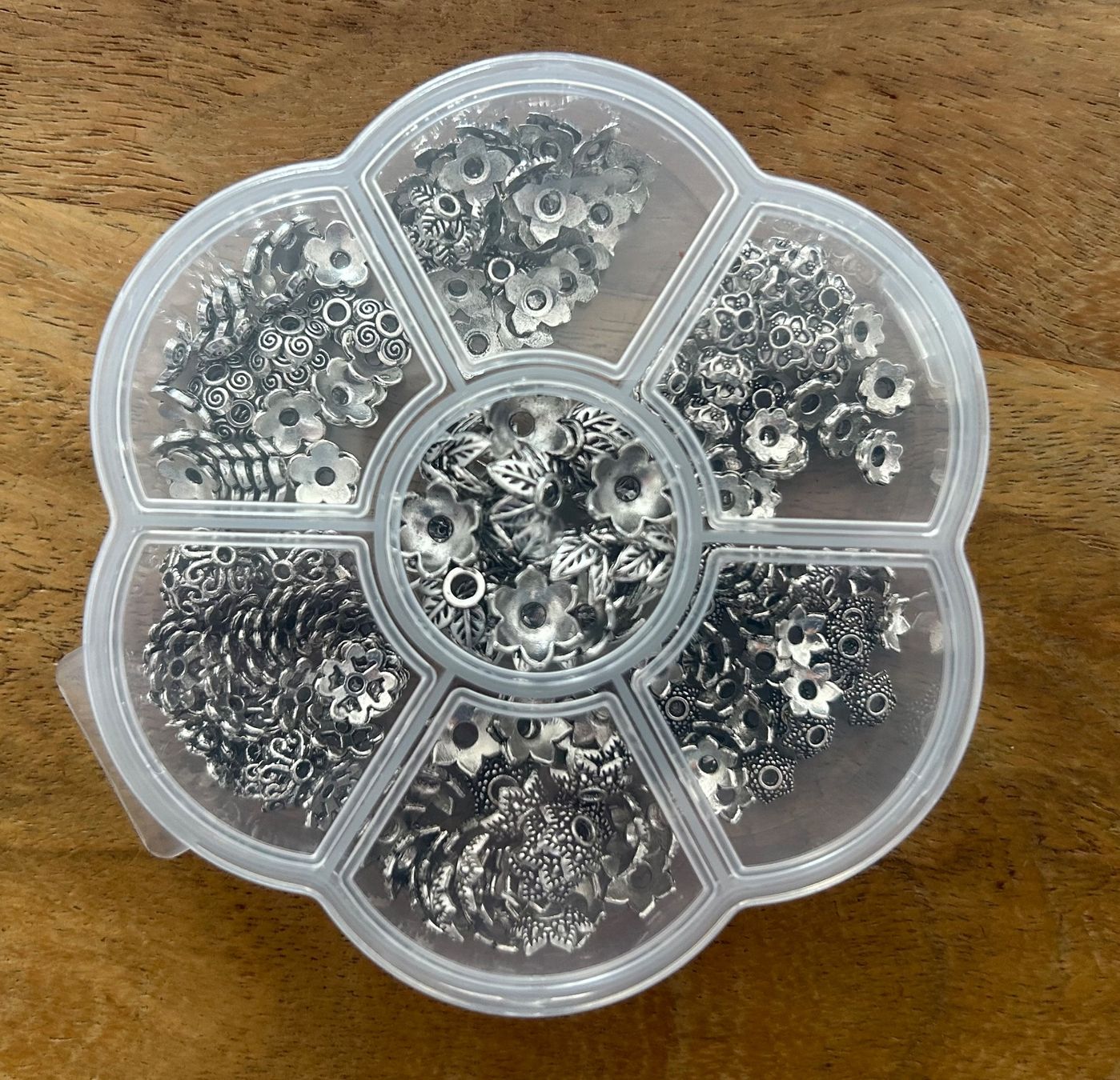 Perle (finte): Bastelperlen / Perlenkappen silber mit Organizer Box – Nuovo e nell'imballaggio originale da Geneve venduto da vane267