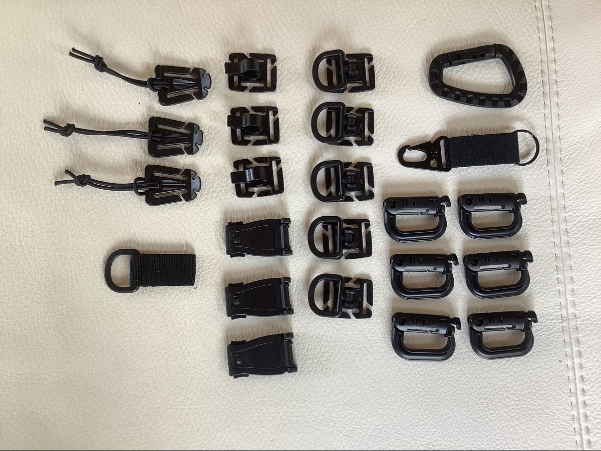 Rucksäcke: Sangle, clips et boucles de sac à dos/de randonnée, noir – Neu und originalverpackt aus Massongex von Nitramas