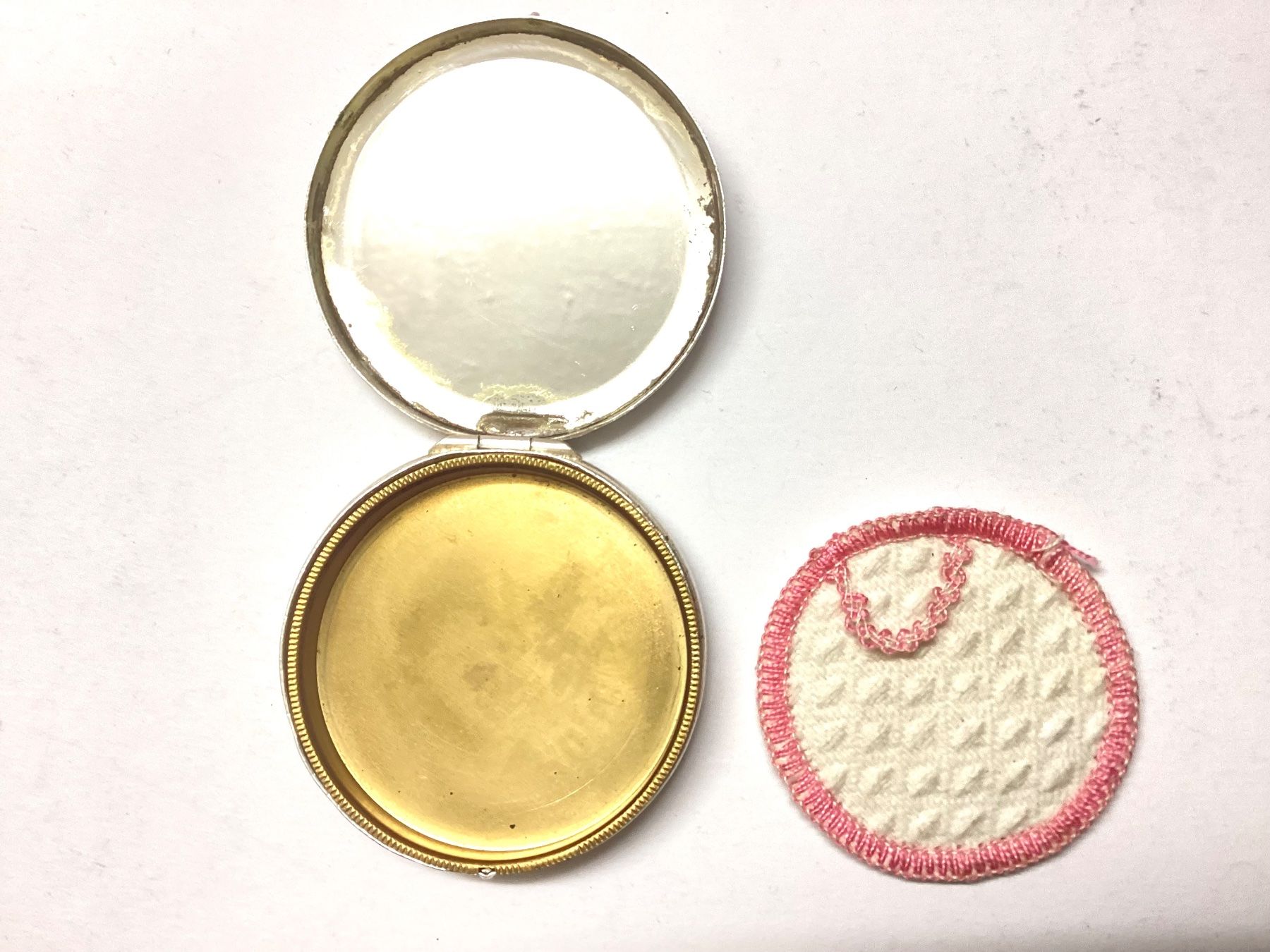 Make-up: Alte Puderdose versilbert, Quaste, Spiegel, Vintage – Usato da Eglisau venduto da mar_5rn2 5