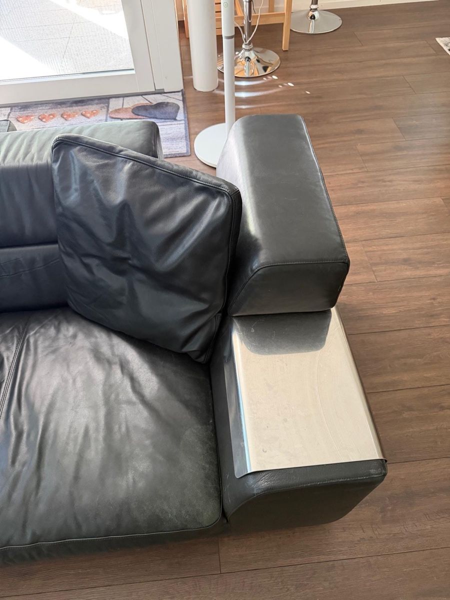 Sofas: Bequemes Echtleder-Sofa zu verkaufen – Gebraucht aus Siebnen von sin_x9kk 3