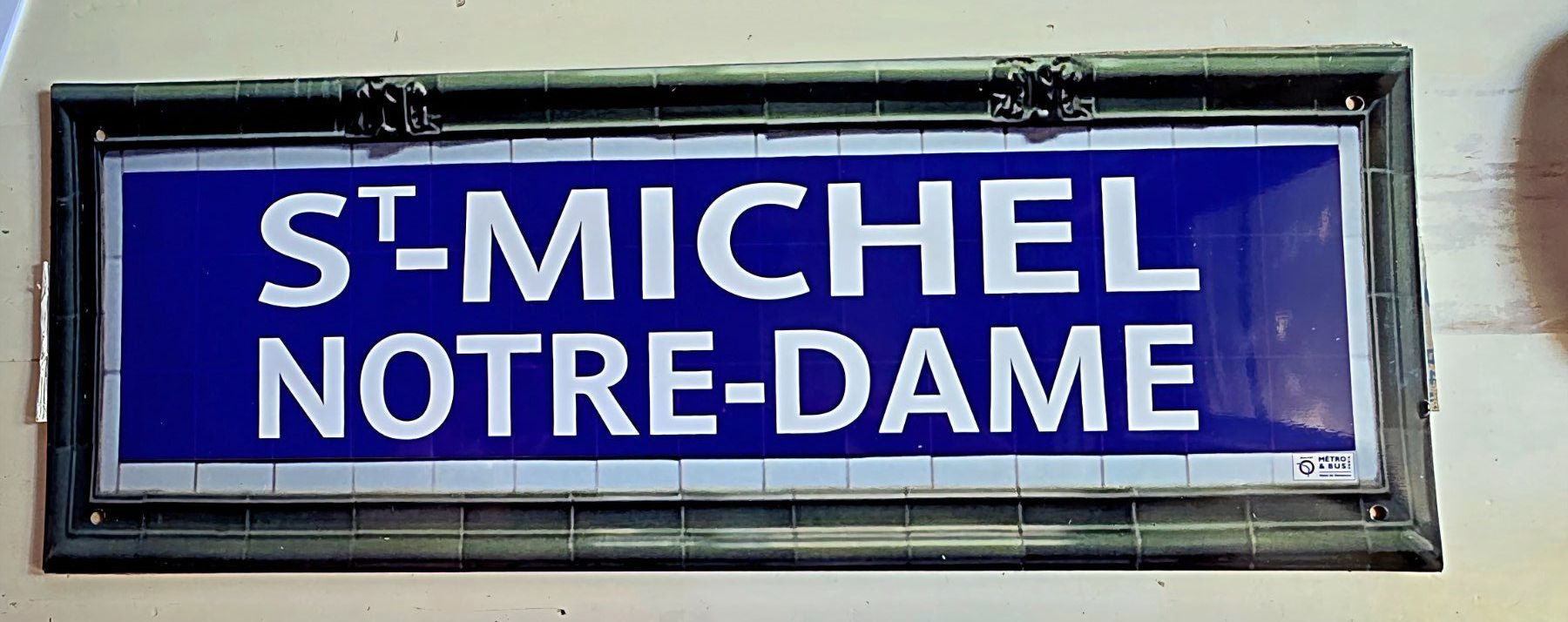 Schilder: Plaque Metro St-Michel Notre-Dame – Neu (gemäss Beschreibung) aus Lausanne von OctobreRouge16