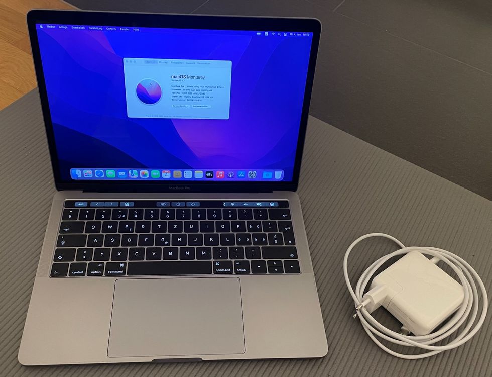 MacBook Pro 13" 2016 i5 16GB RAM 500GB Touch Bar Monterey Kaufen auf