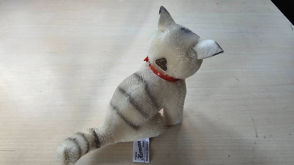Giocattoli: Hermann-Coburg historische Miniatur Sitz-Katze – Usato da Hunzenschwil venduto da Matthinique 2