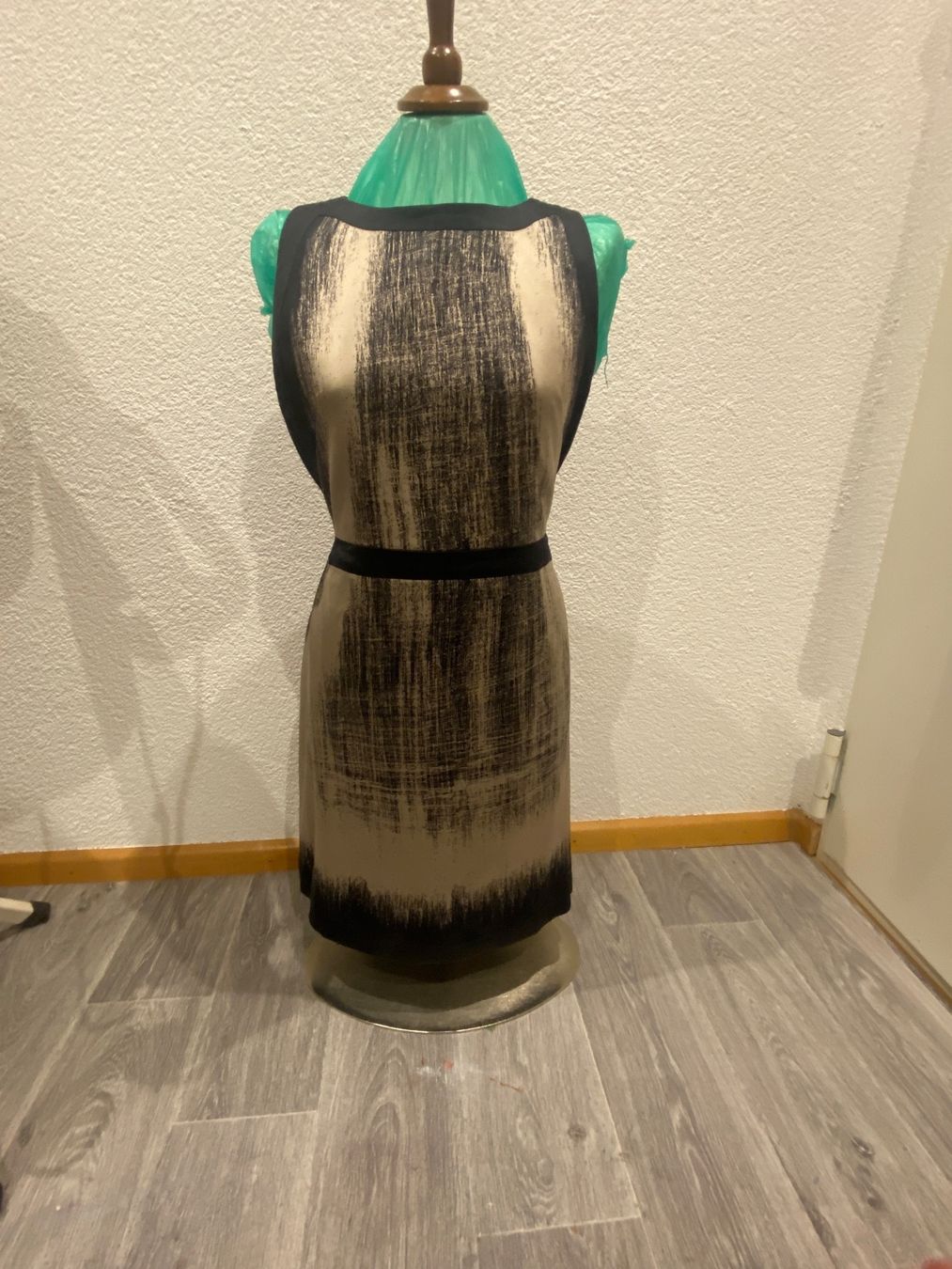 Vestiti: Kleid Elie Tahari – Nuovo (secondo la descrizione) da Liestal venduto da Goldart 1