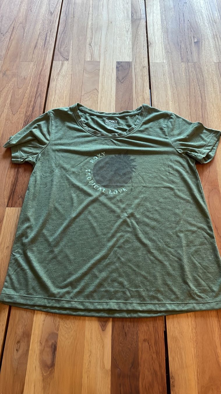 Roxy T-shirts: Chasing the Wave T-Shirt Roxy Gr. L – Neuf (Voir description) à Lyss par Cla_xhb8 2