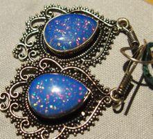 25 ct. Ohrenanhänger aus Blackopal Triplett