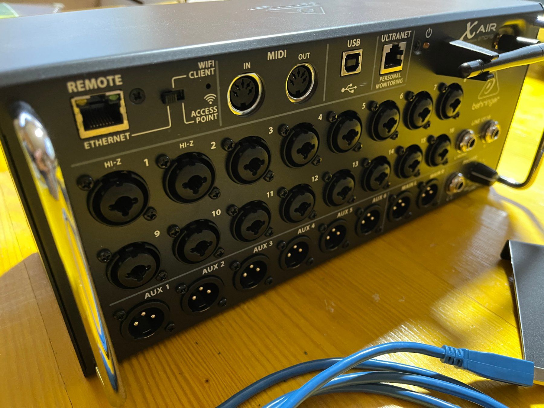 Behringer Platines de mixage: Behringer XR18 – D'occasion à Jonschwil par  2