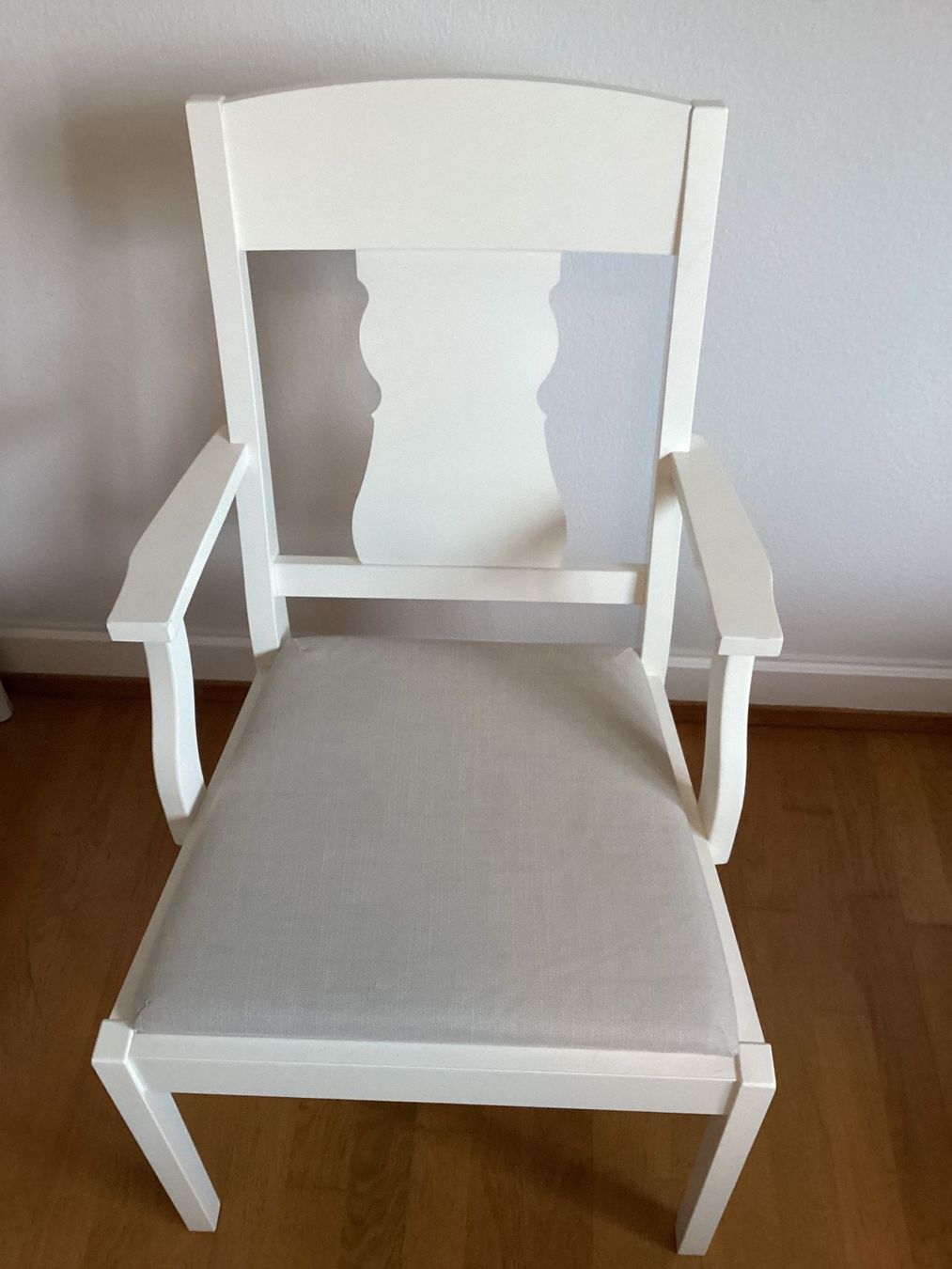 Ikea Sedie: Chaise blanche en bois – Usato da Pully venduto da claddagh