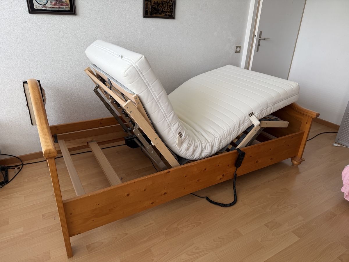 Betten: Elektrobett mit Lattenrost und Matratze – Gebraucht aus Dürrenroth von Clifford 2